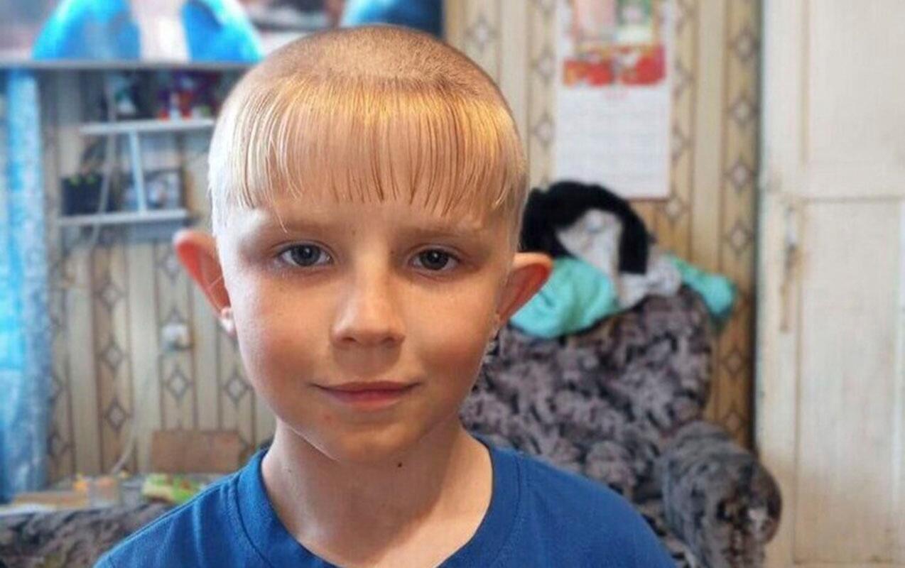 Rusiyada 2 gün axtarılan uşaq evdə divanın altında tapıldı