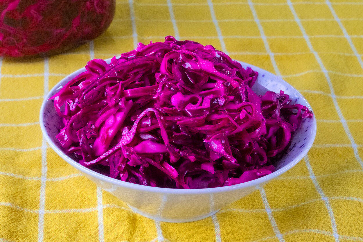 Bazarlarda satılan bu qidaya İran boyaları vurulurmuş  iştahla yeyirik 