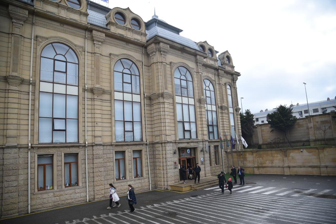 "İdrak" liseyində şagird m&uuml;əllimini niyə g&uuml;llələyib?  Hadisənin gizli səbəbi