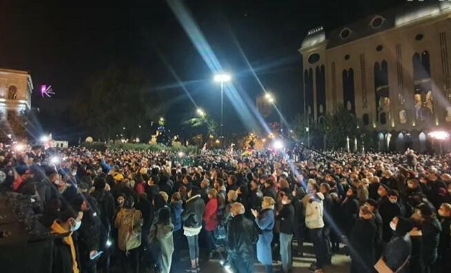 Tbilisidə etiraz aksiyası bərpa edildi  polis yaralandı 