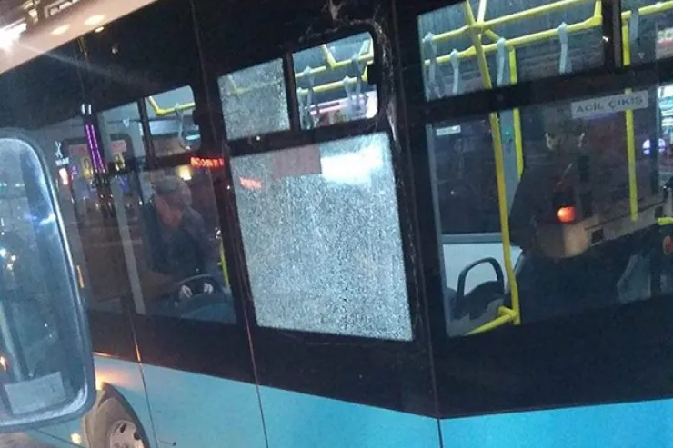 Bakıda iki avtobus toqquşdu  Xəsarət alan var