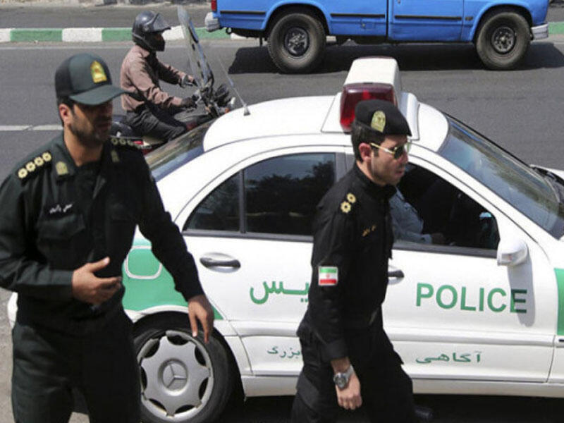 İran polisi körpə qızı qanına qəltan etdi 