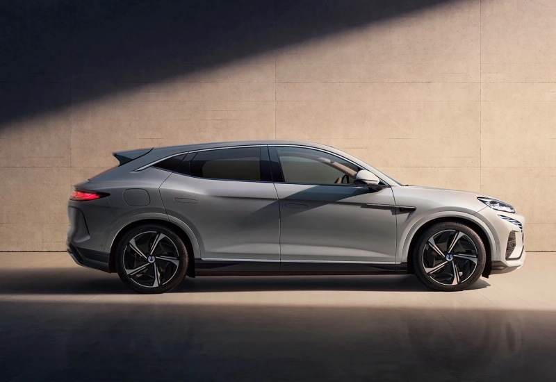 BYDsini evdə saxlayır, altına xal&ccedil;a da SƏRİB 