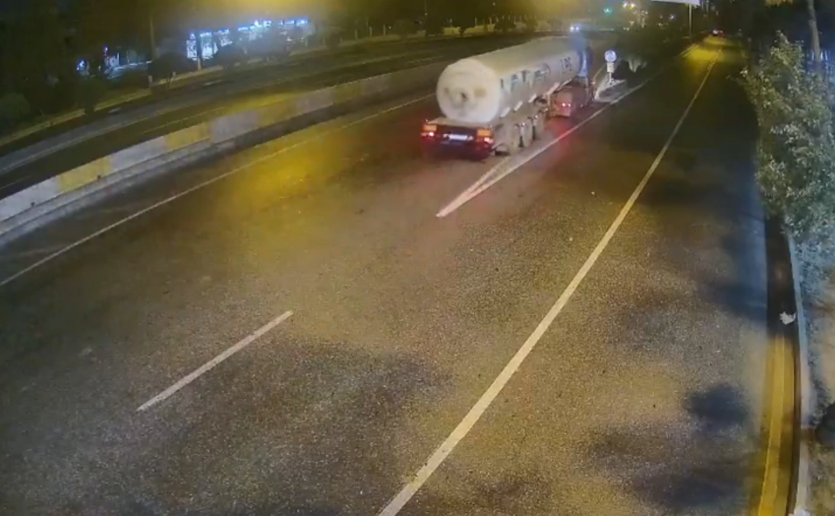 &ldquo;20 Yanvar&rdquo;da LPG daşıyan y&uuml;k maşını belə qəza t&ouml;rətdi  ANBAAN VİDEO