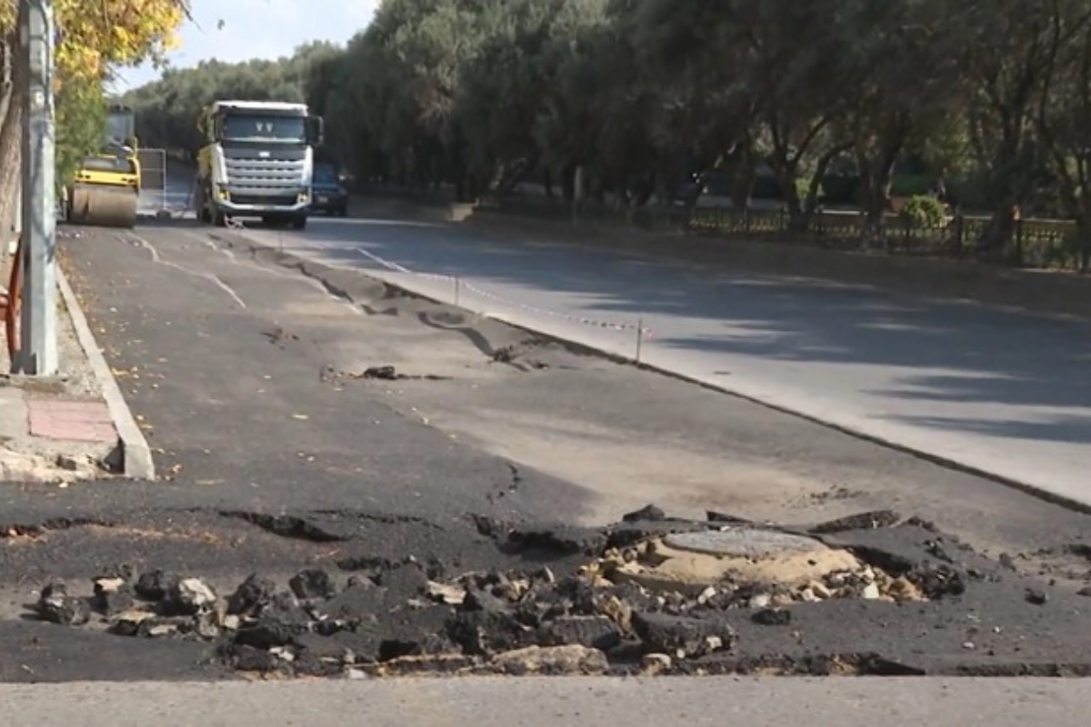 Bakıda yeni asfaltlanan yol ÇÖKDÜ 