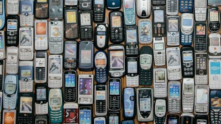 D&uuml;yməli telefonlara b&ouml;y&uuml;k qayıdış başladı: "Rəqəmsal detoks" d&ouml;vr&uuml;