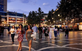Əcnəbi turist Bakıdakı qızları "ələ saldı": "Hamısı..." 