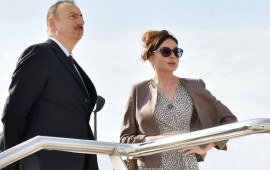 İlham Əliyev və Mehriban Əliyeva faşizm üzərində Qələbə uğrunda mübarizədə həlak olan Azərbaycan övladlarının xatirəsini ehtiramla anıblar