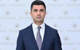Eşqi Bağırov məktəb direktorunu işdən çıxardı