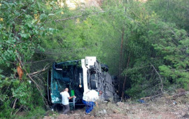Türkiyədə avtobus aşdı: 12 nəfər yaralandı