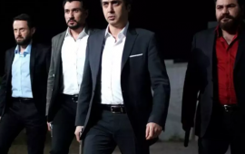 "Kurtlar Vadisi"nin aktyoru küçədə aş bişirib satır 