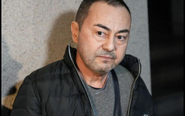 Serdar Orta&ccedil; səhnədə halı pisləşərək yıxıldı 