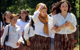 1 km piyada gəzib ər axtardılar  FOTO