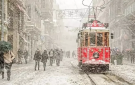 İstanbul ağ örpəyə büründü 