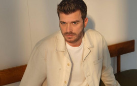 2,5 milyon dollara bank reklamına &ccedil;əkildi