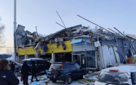 Rusiyada ticarət mərkəzi &ccedil;&ouml;kd&uuml;  Dağıntılar altında qalanlar var 