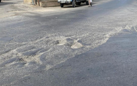 Bakıda yoldakı vəziyyət sürücünü maddi ziyana saldı 