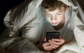 Süni intellektdən istifadə edən uşaqlarda ciddi risklər üzə çıxdı
