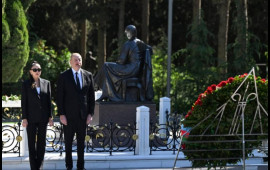 Prezident və birinci xanım Fəxri xiyabanda Ulu Öndər Heydər Əliyevin məzarını ziyarət ediblər