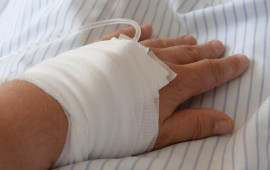 71 yaşlı kişi xəstəxanaya müalicəyə getdi, ikinci mərtəbədən yıxılıb öldü