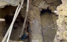 Həyətindəki qazıntıdan narazı olan sakinə cavab  “O tikinti sökülməlidir” 