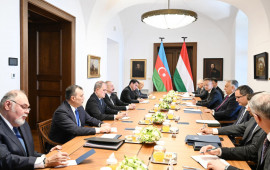Budapeştdə İlham Əliyevin Macarıstanın Baş naziri ilə geniş tərkibdə görüşü olub  FOTO