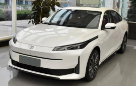 Cəmi 60 min sürülmüş Çin avtomobilində ciddi problem   VİDEO