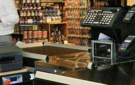 Marketdə "qorxu dolu" anlar  Qutunun hərəkət etdiyini görən kişi "dəli oldu" 
