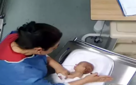 Tibb bacısının zorakılığına g&ouml;rə 5 g&uuml;nl&uuml;k k&ouml;rpə &ouml;m&uuml;rl&uuml;k əlil qalıb  İllər sonra &uuml;zə &ccedil;ıxdı 