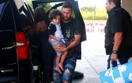 Messi ailəsi ilə gizlin Barselonaya getdi