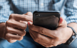 Bakıda görünməmiş dələduzluq: Tanışının telefonu oğurladı, anasına yazdı...