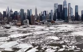 NyuYorkda misli g&ouml;r&uuml;nməmiş şaxta: Hudzon &ccedil;ayı dondu 