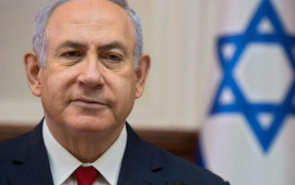 Netanyahu ona gümüş peycer hədiyyə etdi