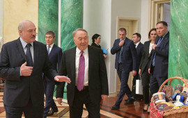 Lukaşenkodan Nazarbayevə müəmmalı zəng