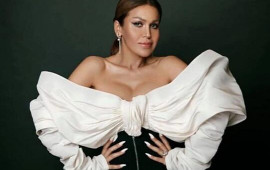 Toy, yas, sosial media... 