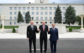 İlham Əliyevin Xankəndində Ərdoğan və Şahbaz Şəriflə səmimi söhbəti 