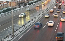 Aeroport yolu buz bağladı