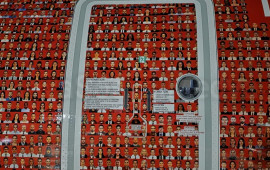 100 min iş&ccedil;inin şəklini təyyarəyə vurdular 