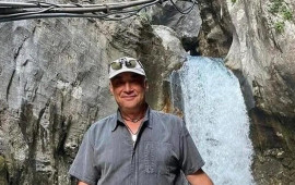 Tanınmış aktyor evində bıçaqlandı  Vəziyyəti ağırdır 