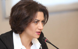 Anna Akopyan Göyçə çimərliyindən FOTO paylaşdı