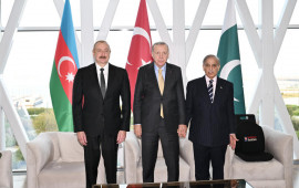 İlham Əliyevin, Ərdoğanın və Şahbaz Şərifin üçtərəfli görüşü olub 