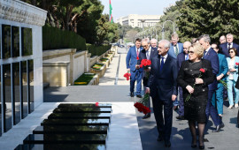 Rusiya Federal Məclisi Federasiya Şurasının sədri Şəhidlər xiyabanını ziyarət edib  FOTO