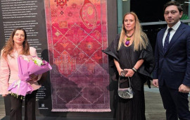 “Astana Balet” Teatrında “İki xalça” baletinin dünya premyerası çərçivəsində “Azərxalça”nın ekspozisiyası təqdim olunub – FOTO