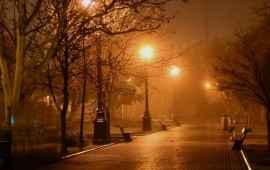 Bakı bulvarında yalnız işıqların danışdığı gecələr 