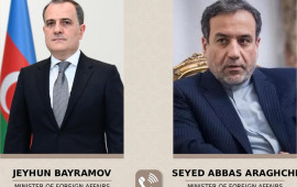 Ceyhun Bayramov Əraq&ccedil;i ilə danışdı