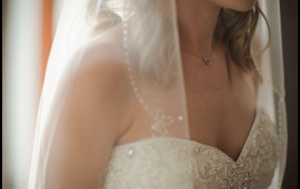 Bəydən toy g&uuml;n&uuml; gəlinə biabır&ccedil;ı HƏRƏKƏT: İ&ccedil;ki ş&uuml;şəsini gəlinin başına boşaltdı 