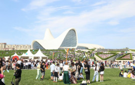 Heydər Əliyev Mərkəzinin parkında “Uşaq festivalı” təşkil olunub  FOTO