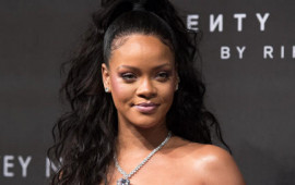 Rihanna atasının yasında  FOTO