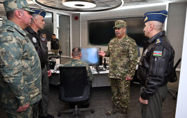 Zakir Həsənov hava h&uuml;cumundan m&uuml;dafiə hərbi hissəsinin xidmətid&ouml;y&uuml;ş fəaliyyətini yoxladı 