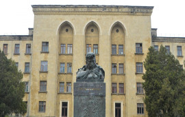 Azərbaycanda kinostudiyada 15 nəfər işdən &Ccedil;IXARILDI